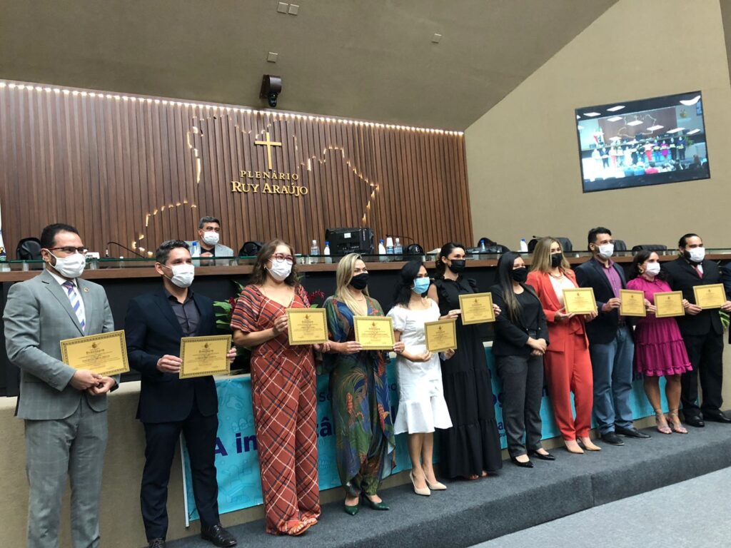 Coordenadora de Odontologia é homenageada