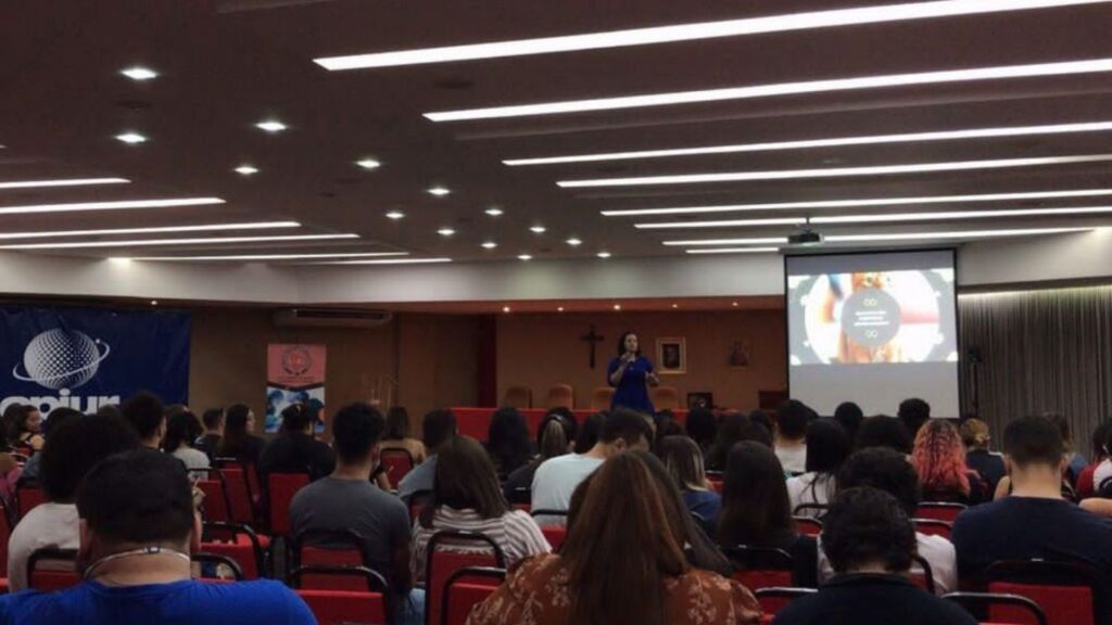 Imagem mostra auditório sobre 1º Ciclo de Palestras da Liga Acadêmica de Cirurgia Veterinária foi sediado na Fametro