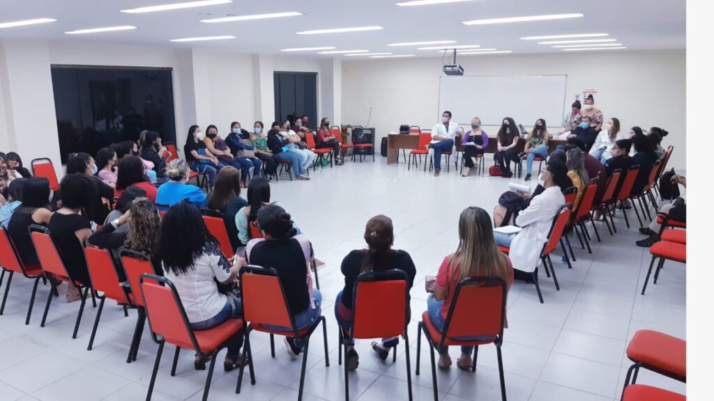 Cursos Nota 5: Psicologia na Fametro Cachoeirinha Imagem mostra alunos do curso de Psicologia na Fametro Cachoeirinha