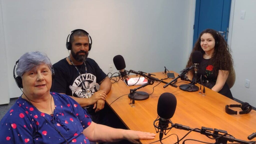 Fametro aborda saúde mental no segundo episódio do podcast Hebdo imagem mostra apresentadores do segundo episódio do podcast Hebdo, que falou sobre saúde mental na pandemia