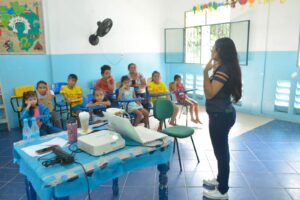 Imagem mostra serviços de pedagogia que foram oferecidos no bairro Colônia Antõnio Aleixo 