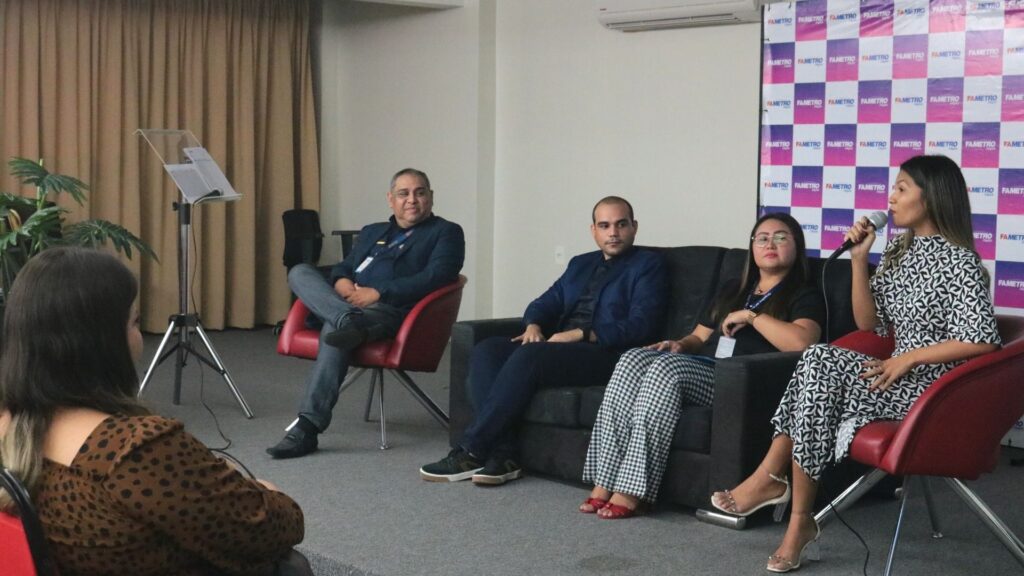 Imagem mostra profissionais que palestraram no Dia do Profissional de Recursos Humanos