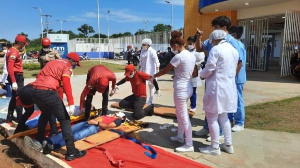 Imagem mostra simulação de acidentes realizada pela Fametrotec em Tefé