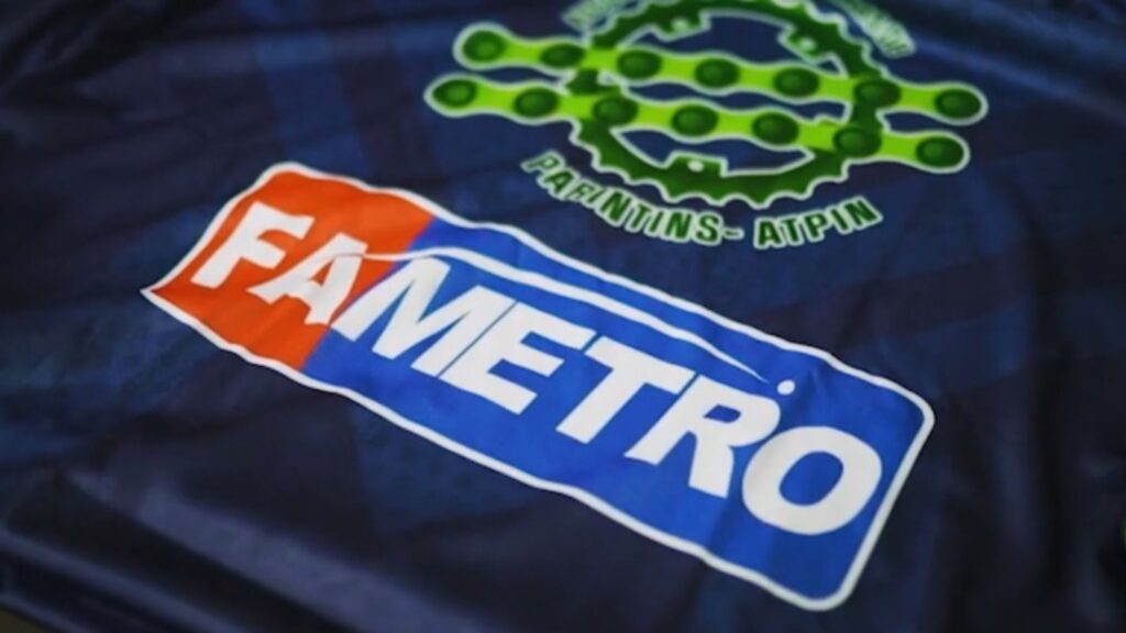 Vídeo: Fametro Parintins comemora três anos de fundação Imagem mostra uma das camisas distribuídas como parte das comemorações da Fametro Parintins
