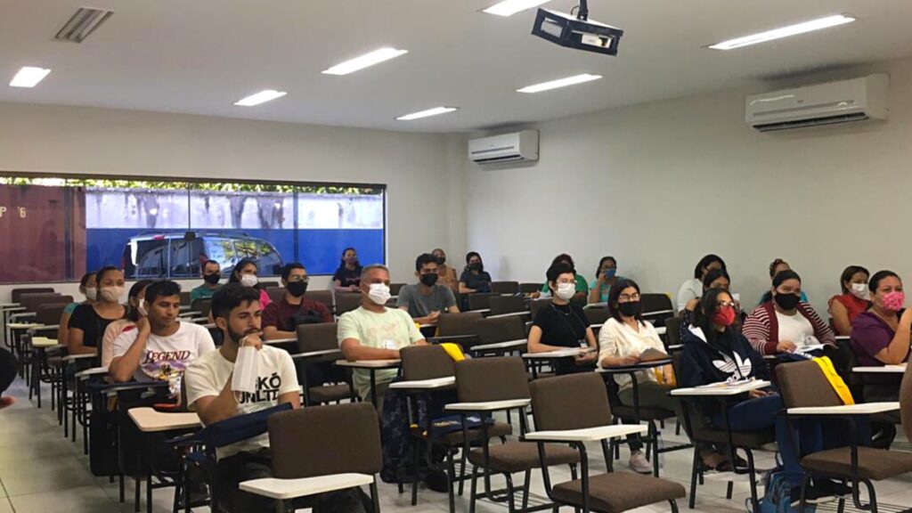 Fametro sedia treinamento de recenseadores do IBGE Imagem mostra treinamento dos recenseadores do IBGE na Fametro