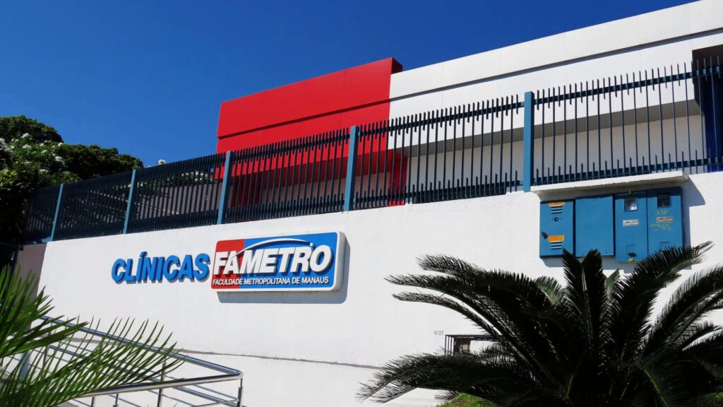 Imagem mostra a fachada do prédio das clínicas de saúde da Fametro