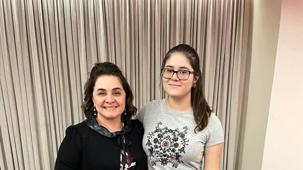 Aluna da Fametro vai representar Manaus em encontro de jovens líderes em Nova York Imagem mostra aluna de Direito da Fametro que vai para encontro de jovens líderes