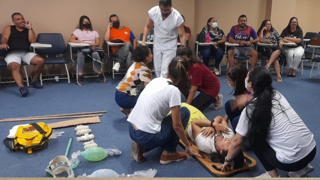 Imagem mostra curso para primeiros socorros na fametro