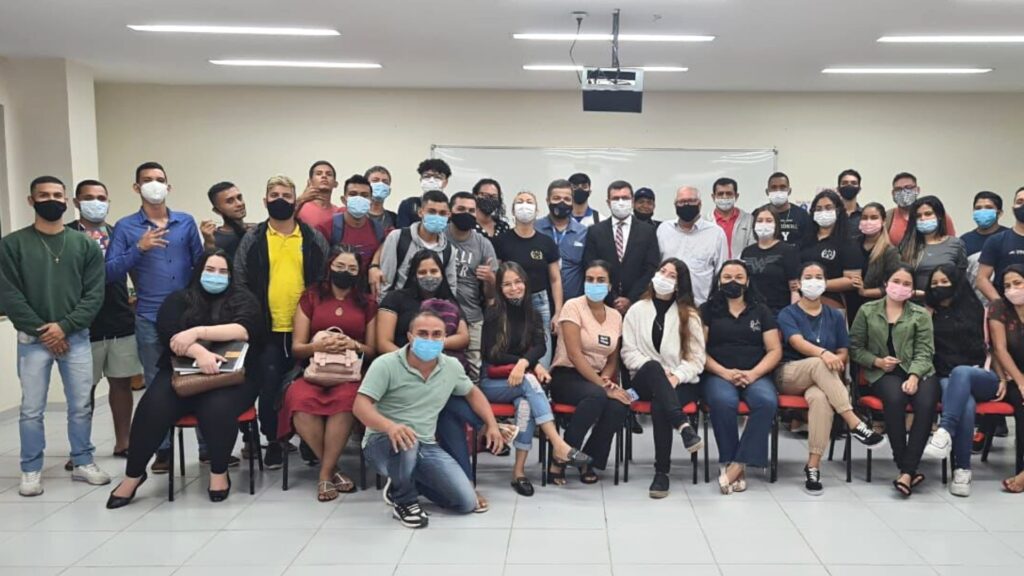 Cursos Nota 5: Direito na Fametro Leste Imagem mostra turma de Direito na Fametro Leste