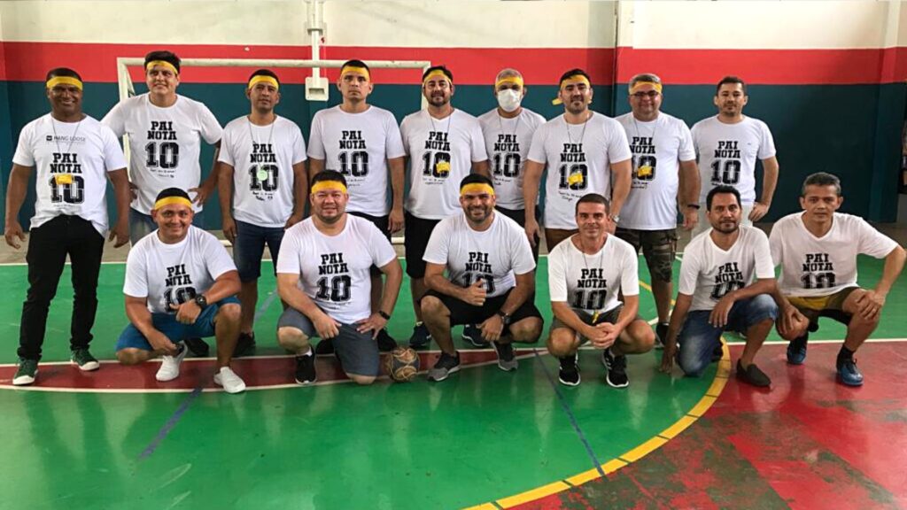 Imagem mostra os pais dos alunos na homenagem do Colégio Fametro no Dia dos Pais