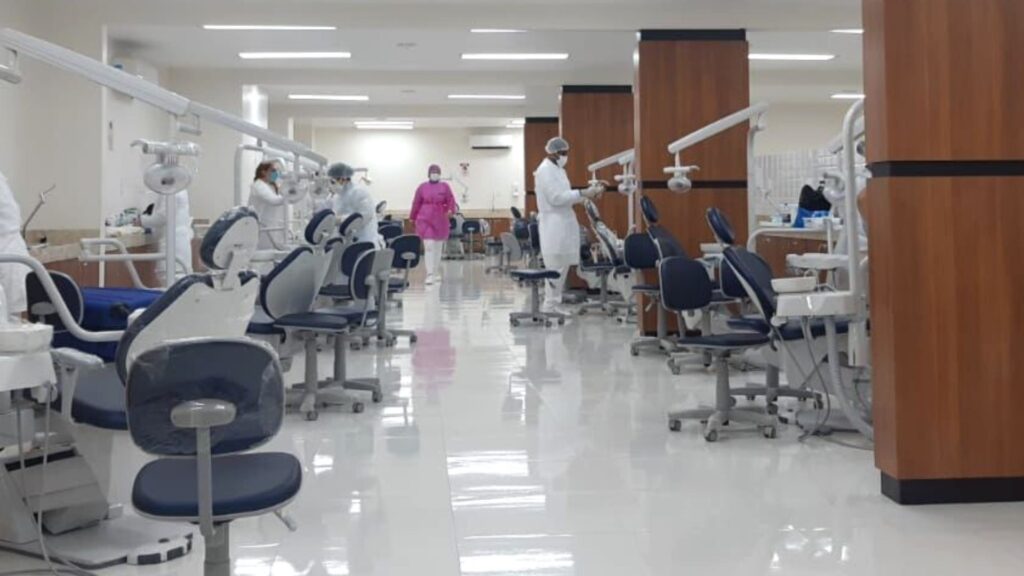 Curso de Odontologia da Fametro recebe nota 5 do MEC Imagem mostra curso de Odontologia da Fametro