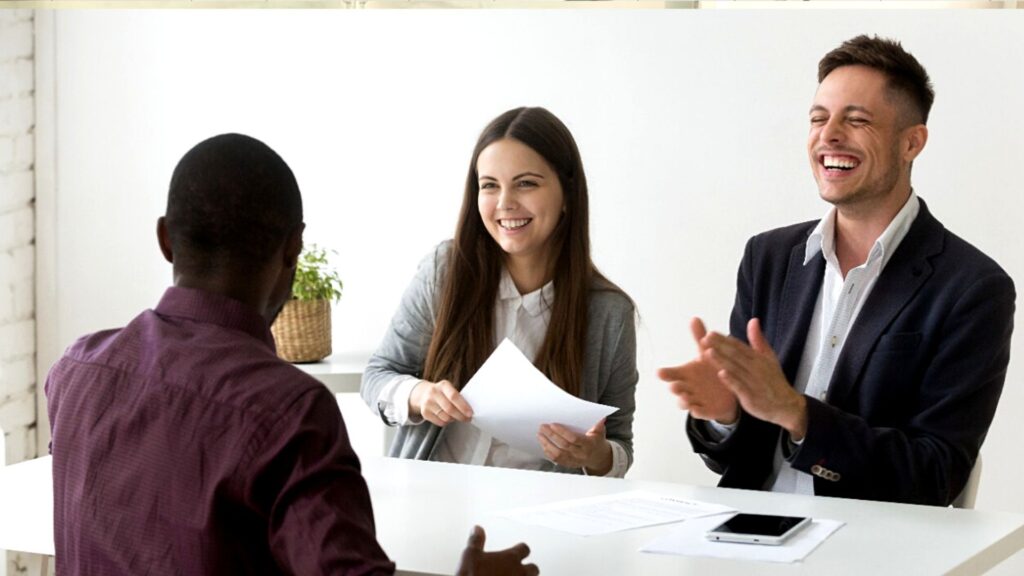 Imagem mostra profissionais dos cursos tecnológicos