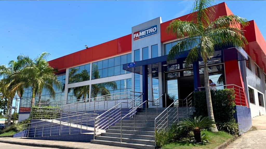 Imagem mostra fachada da fametro leste