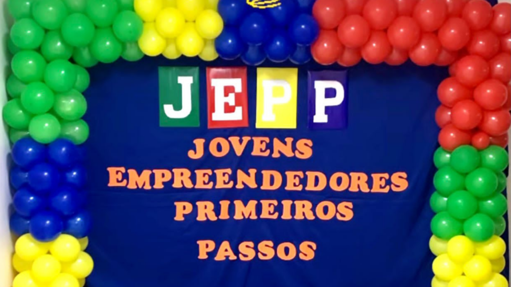 Colégio Fametro de Boa Vista realiza feira para incentivar jovens empreendedores