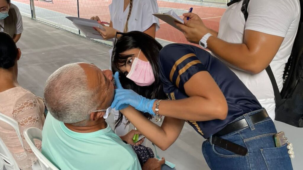 Alunos de Odontologia da Fametro realizam ação no bairro São Geraldo Alunos de Odontologia da Fametro em ação no bairro São Geraldo