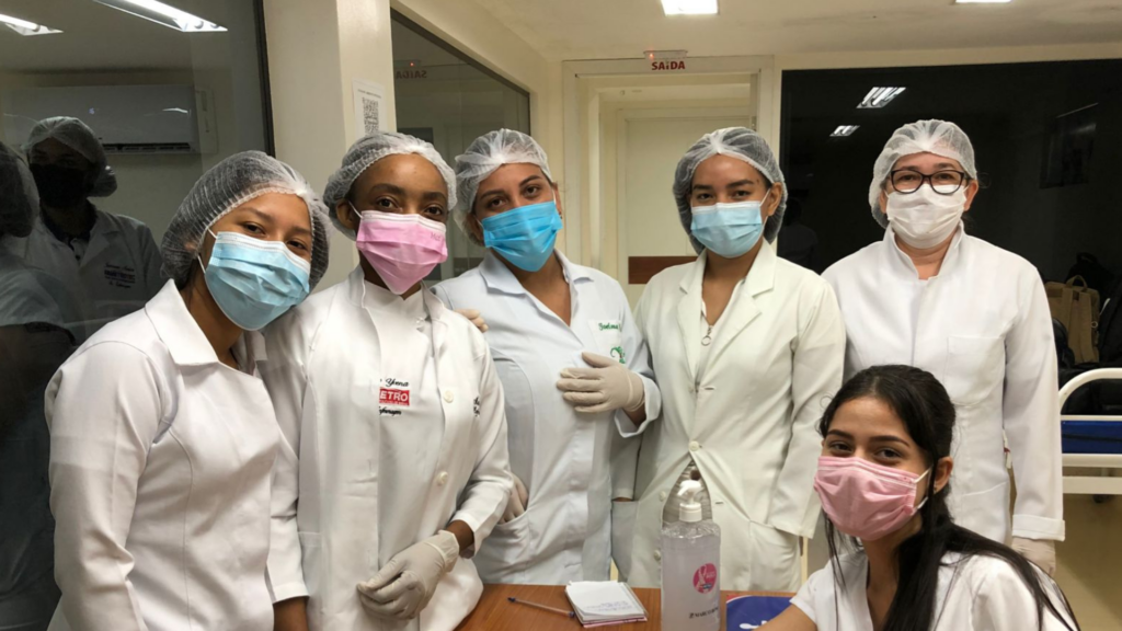 Alunos do curso técnico de enfermagem realizam palestra sobre prevenção do câncer de mama curso técnico de enfermagem