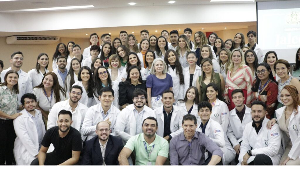 Cursos de saúde realizam Cerimônia do Jaleco com alunos do 1° período