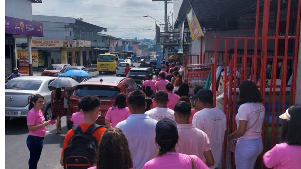 Alunos da Fametro Leste realizam atividade sobre o outubro rosa