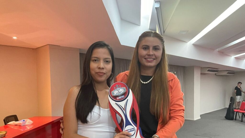 Show de talentos é realizado em Workshop de Empregabilidade na Fametro Vencedora do show de talentos da Fametro, Emanuelle Serra