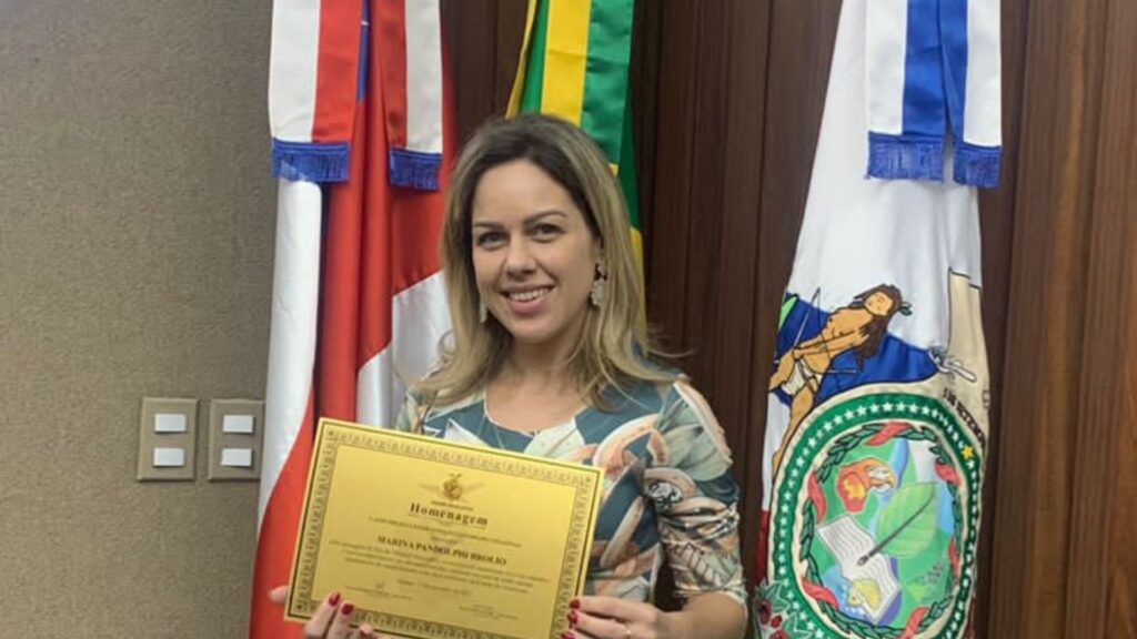 Coordenadora de Medicina Veterinária da Fametro é homenageada na Aleam Medicina Veterinária