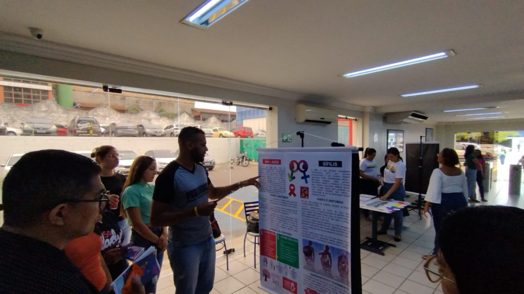 Alunos de Pedagogia realizam exposição sobre orientação sexual e gênero Alunos de Pedagogia realizam feira sobre orientação sexual