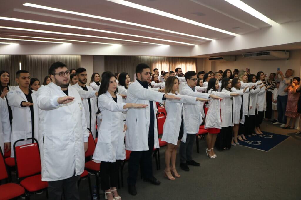 Cerimônia dos jalecos para novos alunos de Medicina