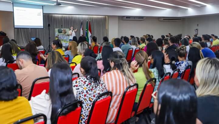 Treinamento para profissionais de saúde é realizado no auditório Naíde Lins, na Fametro