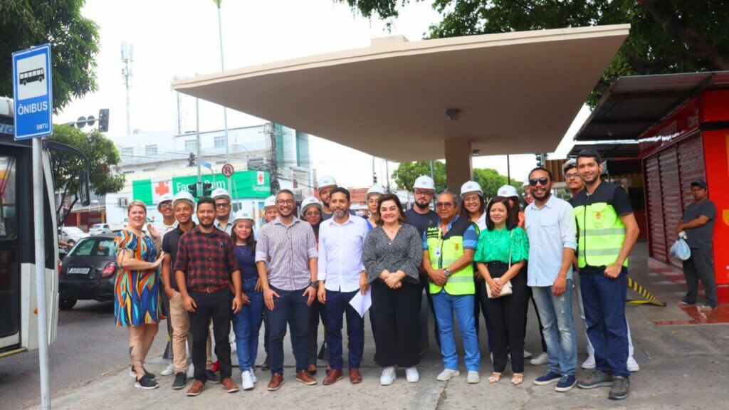 Projeto ‘Moradia Popular’ da Fametro revitaliza parada de ônibus histórica em Manaus