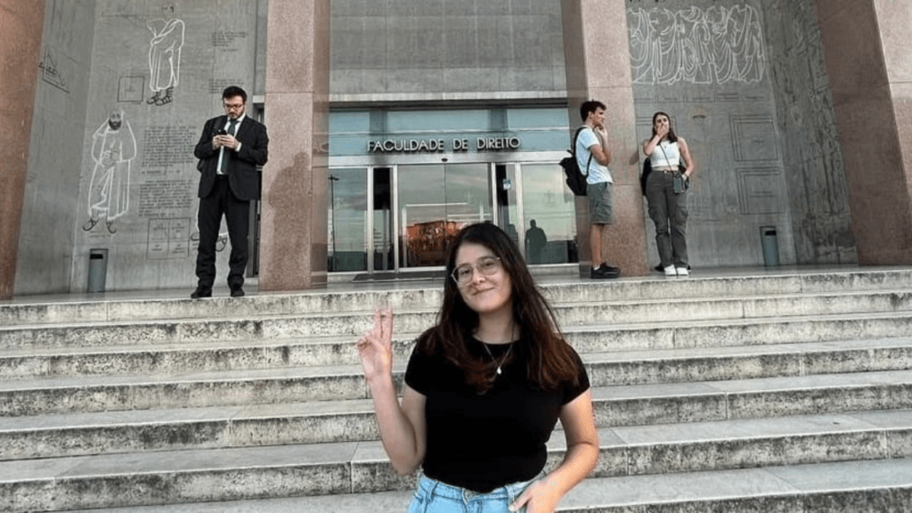 Aluna de Direito da Fametro, Gabriela Guimarães, desbrava o mundo jurídico em Lisboa, Portugal