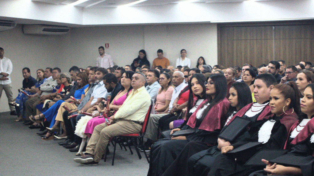 V turma de Odontologia realiza colação de grau