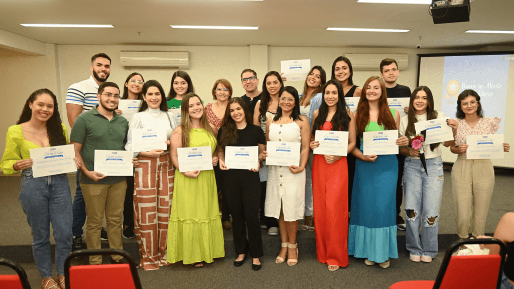 Medicina Fametro: Alunos são premiados em cerimônia de honra ao mérito acadêmico
