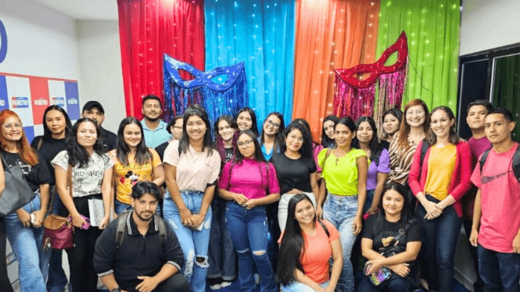 Fametro Itacoatiara recepciona calouros com festa de carnaval