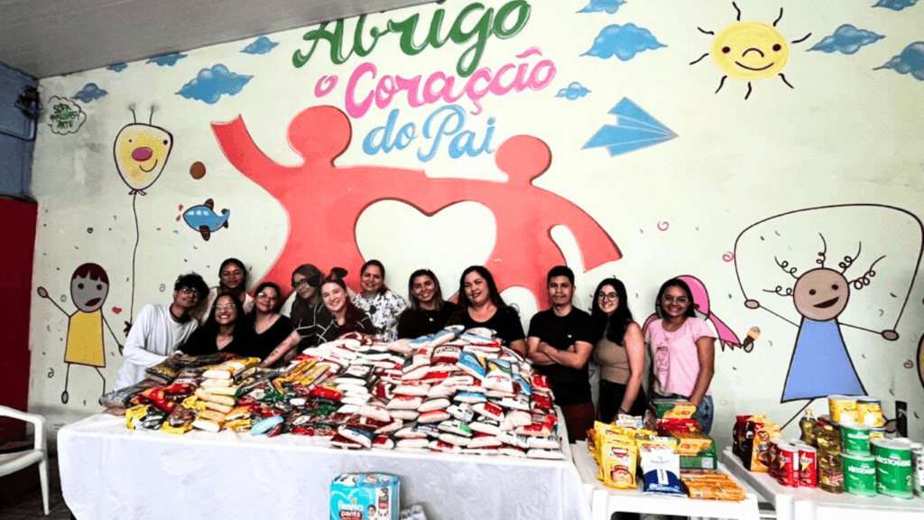 Acadêmicos de Psicologia realizam ação social e entregam alimentos ao Abrigo Coração do Pai