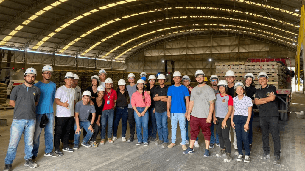 Mão na massa: Estudantes de Engenharia Civil visitam fábrica de cimento Mizu para aprendizado prático
