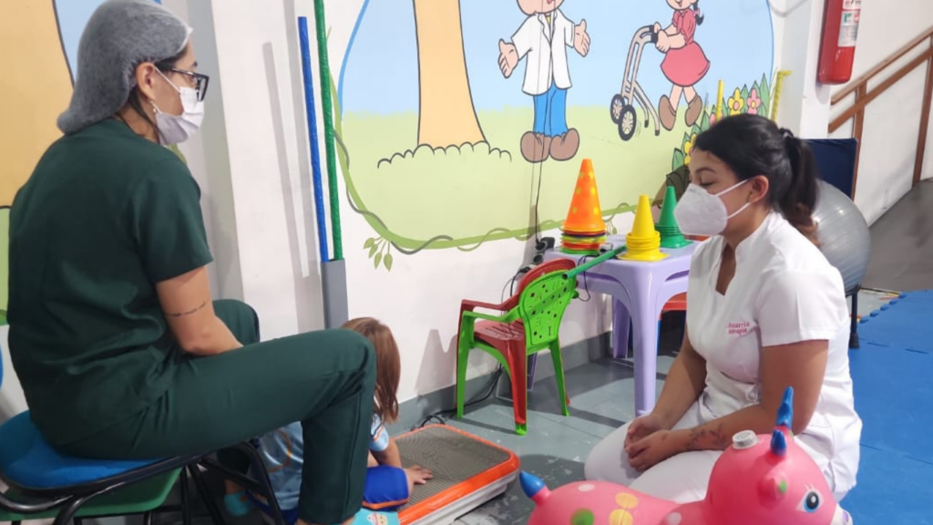 Curso de Fisioterapia realiza visitas técnicas em instituições de saúde de Manaus