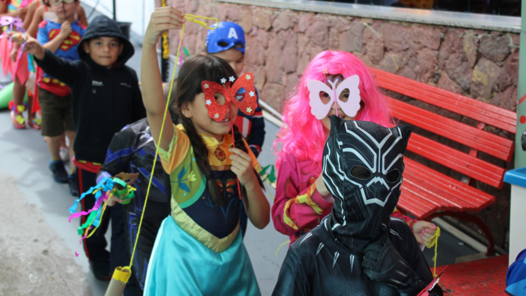 Bloco da alegria anima o CarnaFametrinho com várias brincadeiras