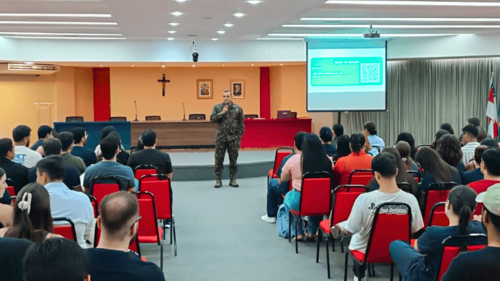 Fametro recebe palestra das Forças Armadas sobre oportunidades para acadêmicos da saúde