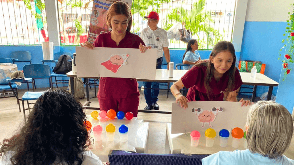 Acadêmicos de Medicina da Fametro promovem palestra sobre Alzheimer para comunidade idosa