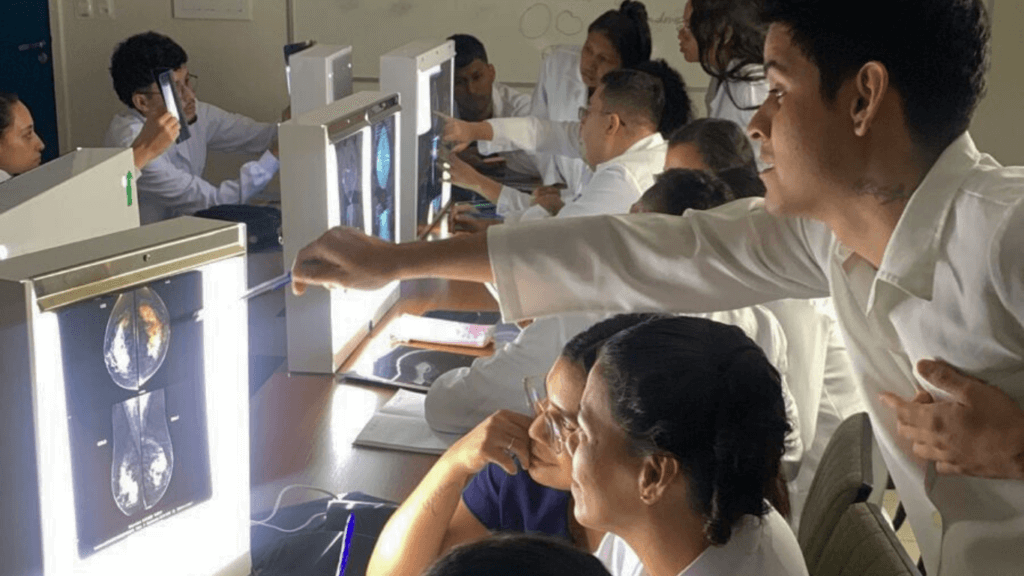 Futuros Radiologistas da Fametro vivenciam a prática da Mamografia