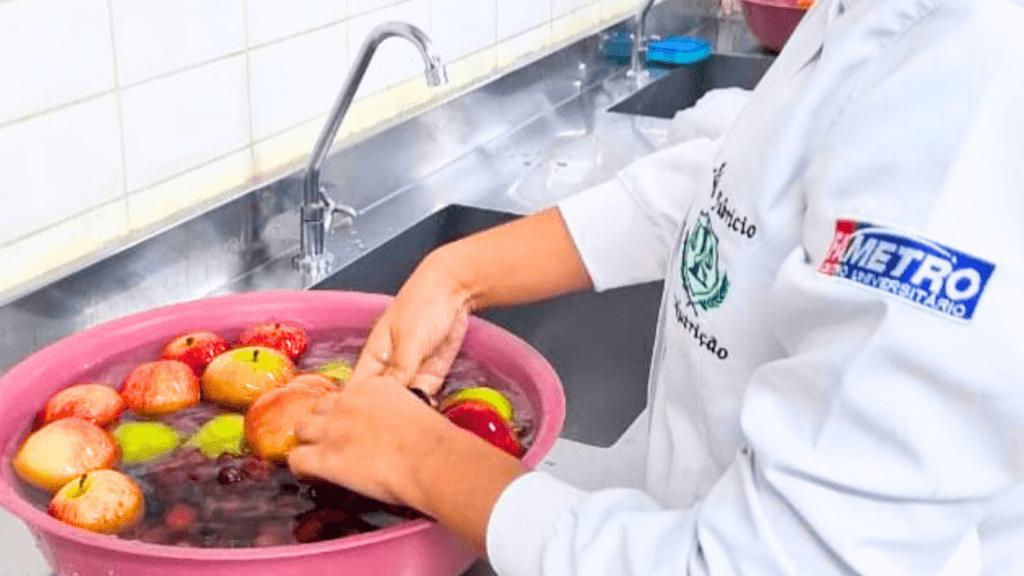 Saúde e Bem-Estar: Nutrição da Fametro realiza aula prática sobre Higiene de Alimentos