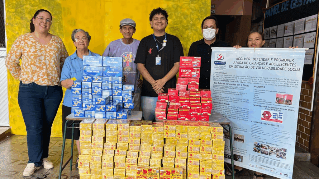 Páscoa Solidária: Fametro Nova Cidade entrega 240 caixas de chocolate para crianças da Casa Mamãe Margarida