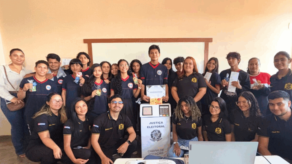 Acadêmicos de Direito levam educação política a jovens do Ensino Médio em Coari