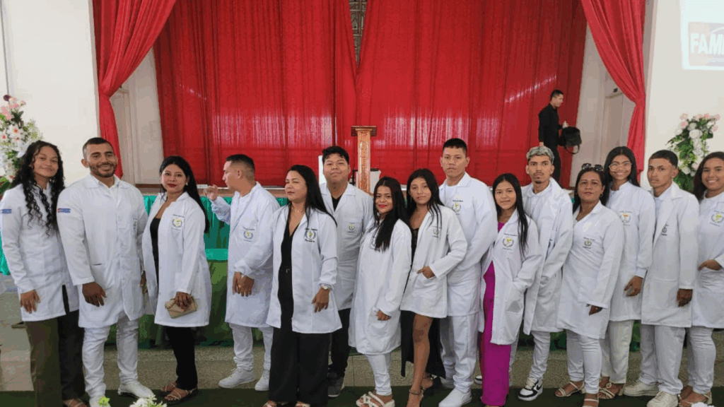 Faculdade Fametro celebra cerimônia do Jaleco para mais de 300 estudantes em Tabatinga