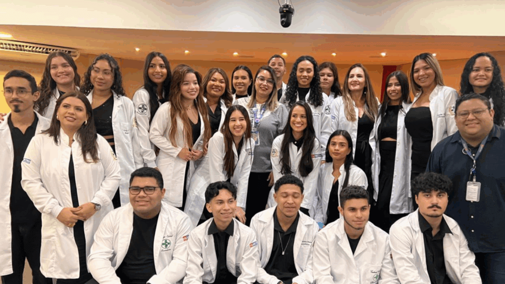 Fametro realiza Cerimônia do Jaleco e marca início da jornada acadêmica para 700 estudantes