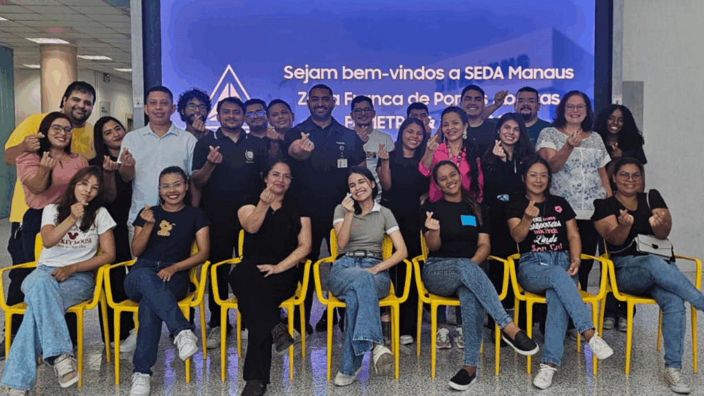 Alunos da Fametro visitam fábrica da Samsung e conhecem processos logísticos e de produção