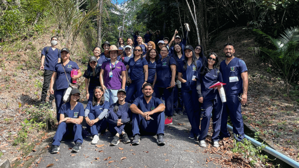Vivência no campo: acadêmicos aprendem sobre produção de peixes em viveiros