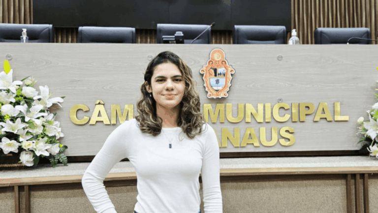 Isabella se destaca no curso de Direito da Fametro com coeficiente 9,5 e reforça importância dos estudos aprofundados