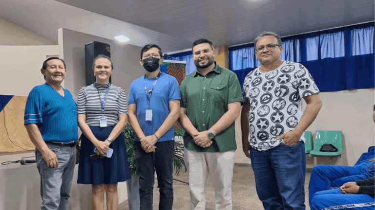 Alunos de Administração compartilham experiências em palestra sobre empreendedorismo em Parintins