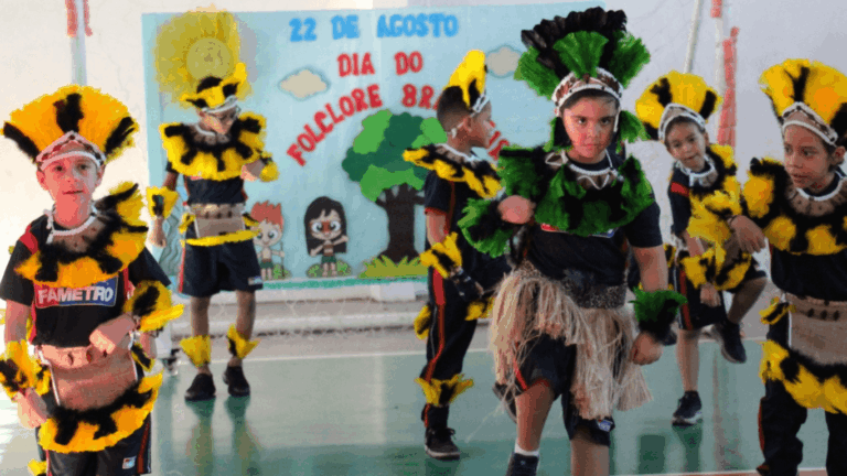 Colégio Fametro celebra o Dia do Folclore com apresentações culturais