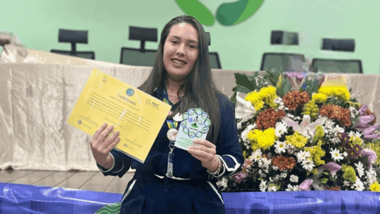 Lígia Manuela transforma ciência em cuidado e conquista 1º lugar no PAIC 2024/2025